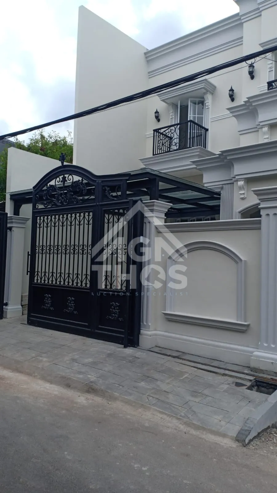 Foto Properti DiJual Rumah 2 lantai American Classic Di Jalan Bazoka Joglo Jakarta Barat