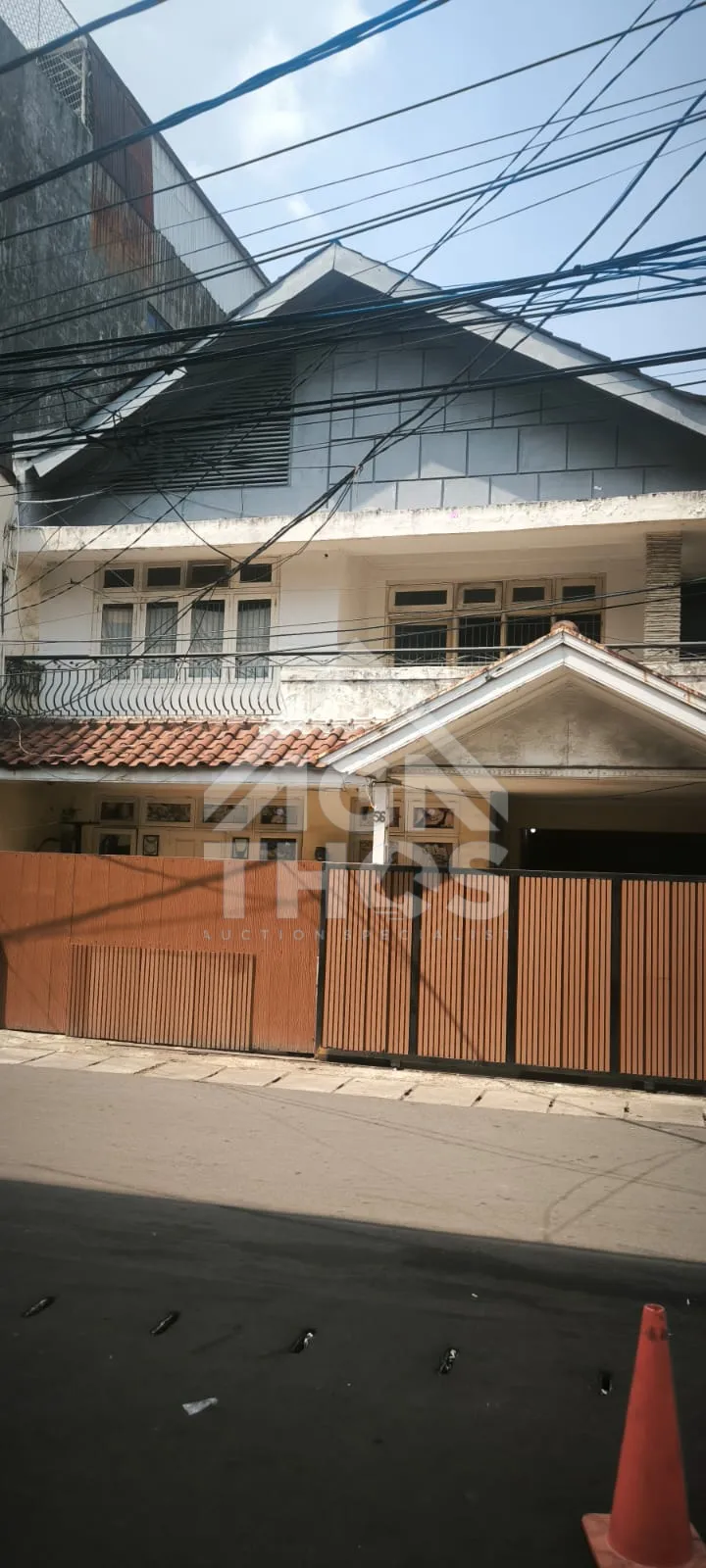 Foto Properti Di Jual Rumah 2 Lantai di Jalan Kebon Jeruk 18 Tamansari Jakarta Barat