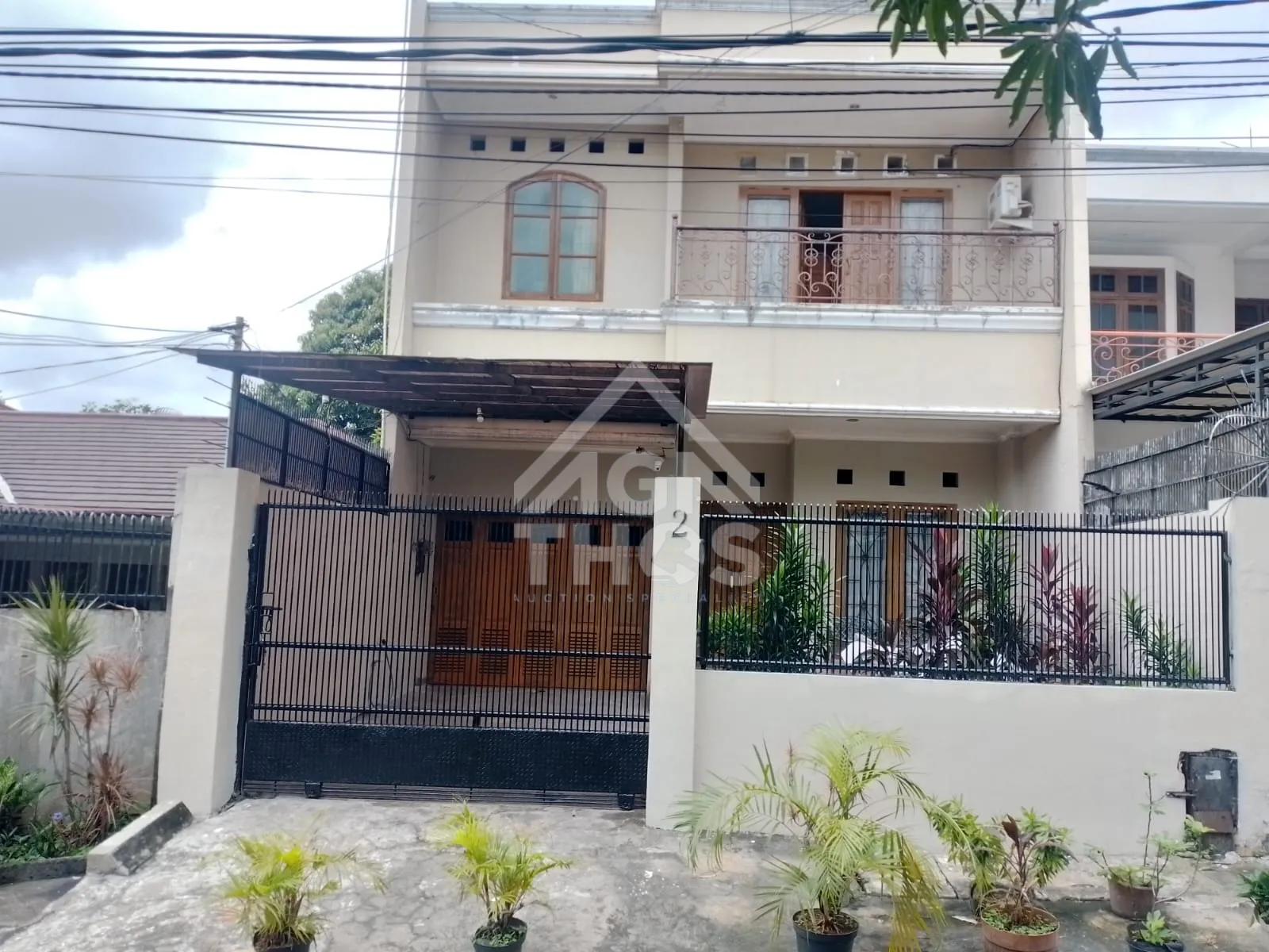 Foto Properti Di Jual Rumah 2 Lantai Siap Huni di Jl. E Kebon Jeruk Jakarta Barat