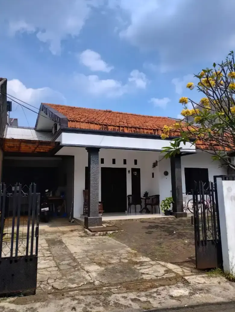 DiJual Rumah Siap Huni Dijalan Buni Lapangan Bola, Kembangan - Jakarta Barat