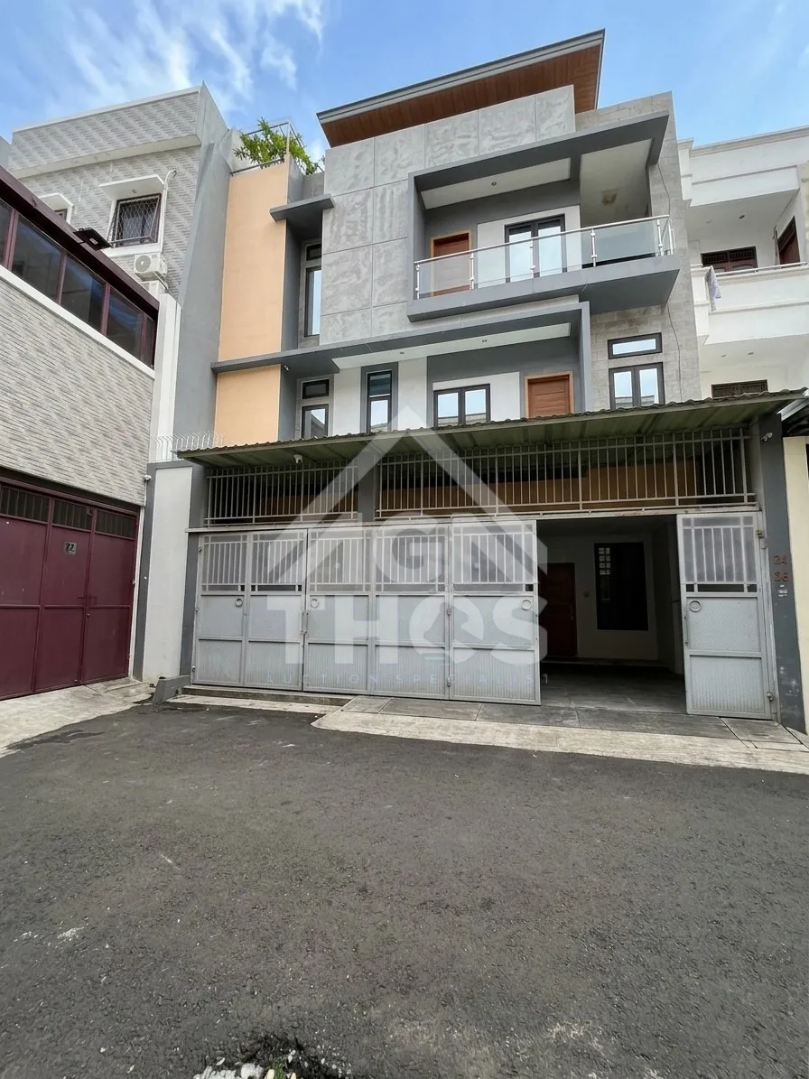 Rumah 3 Lantai di Tanah Sereal Kota Jakarta Barat