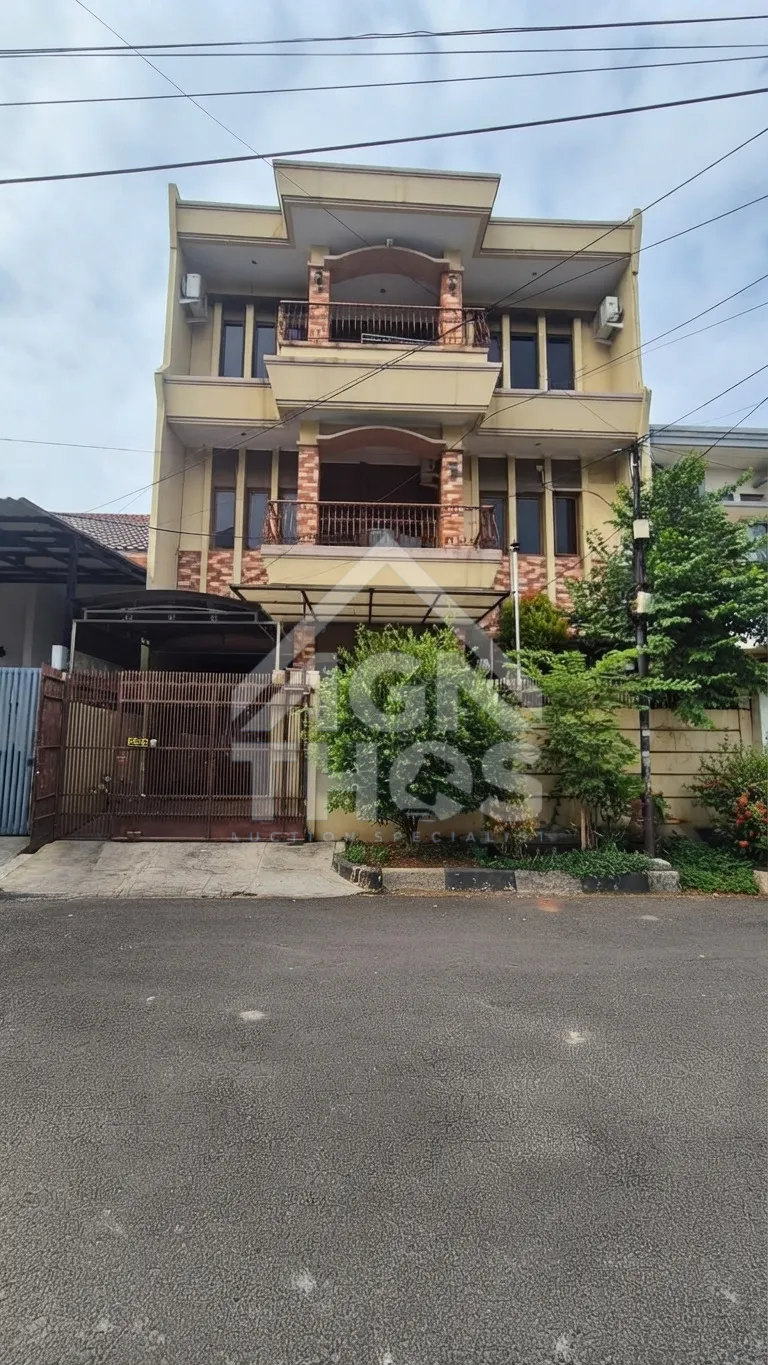Rumah 3 Lantai di Taman Aries Utara Meruya Utara