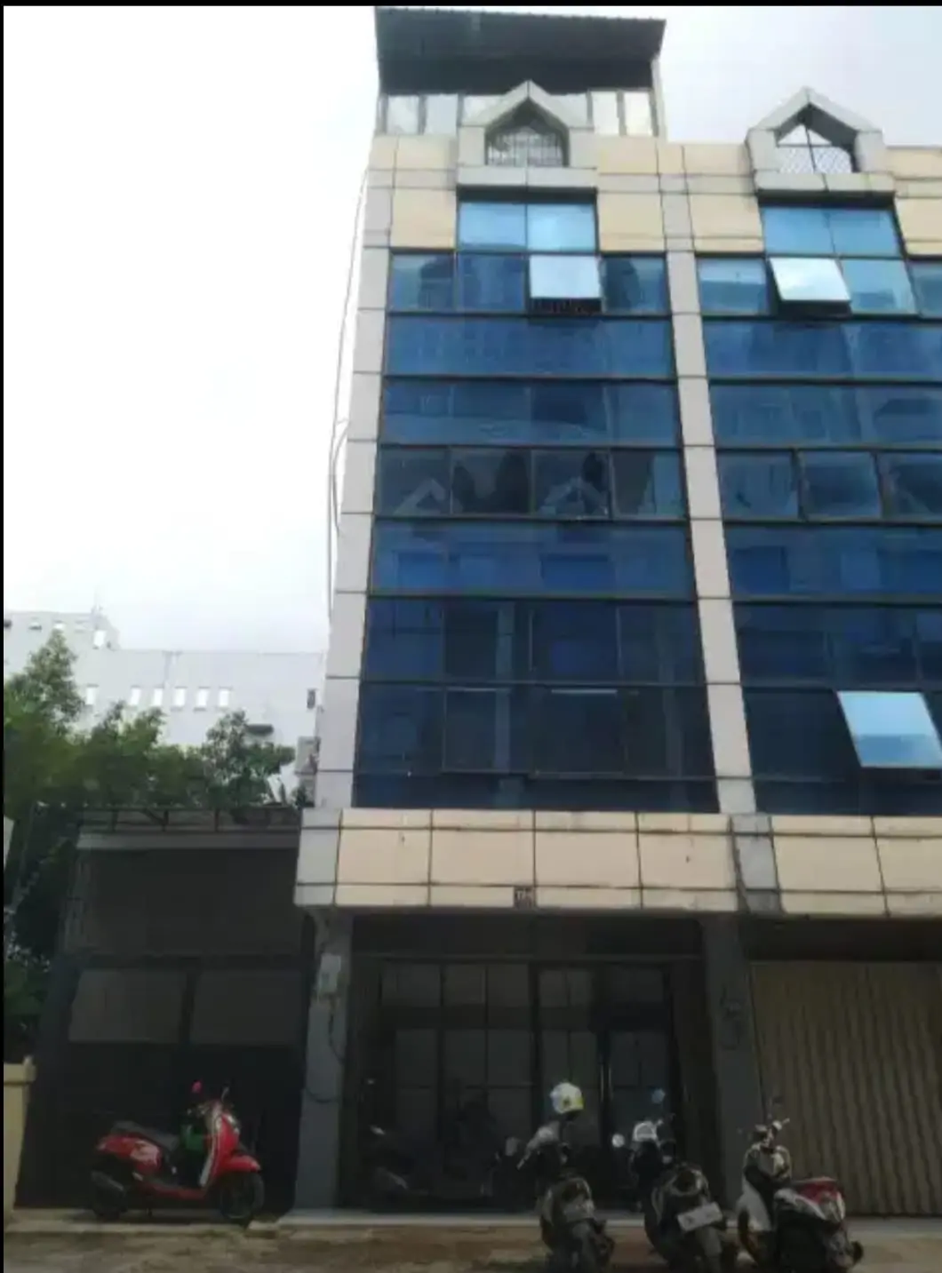 Dijual Ruko Siap Pakai Baru Renov Total Ada Lift Barang Area Kebon Jeruk Jakarta Barat