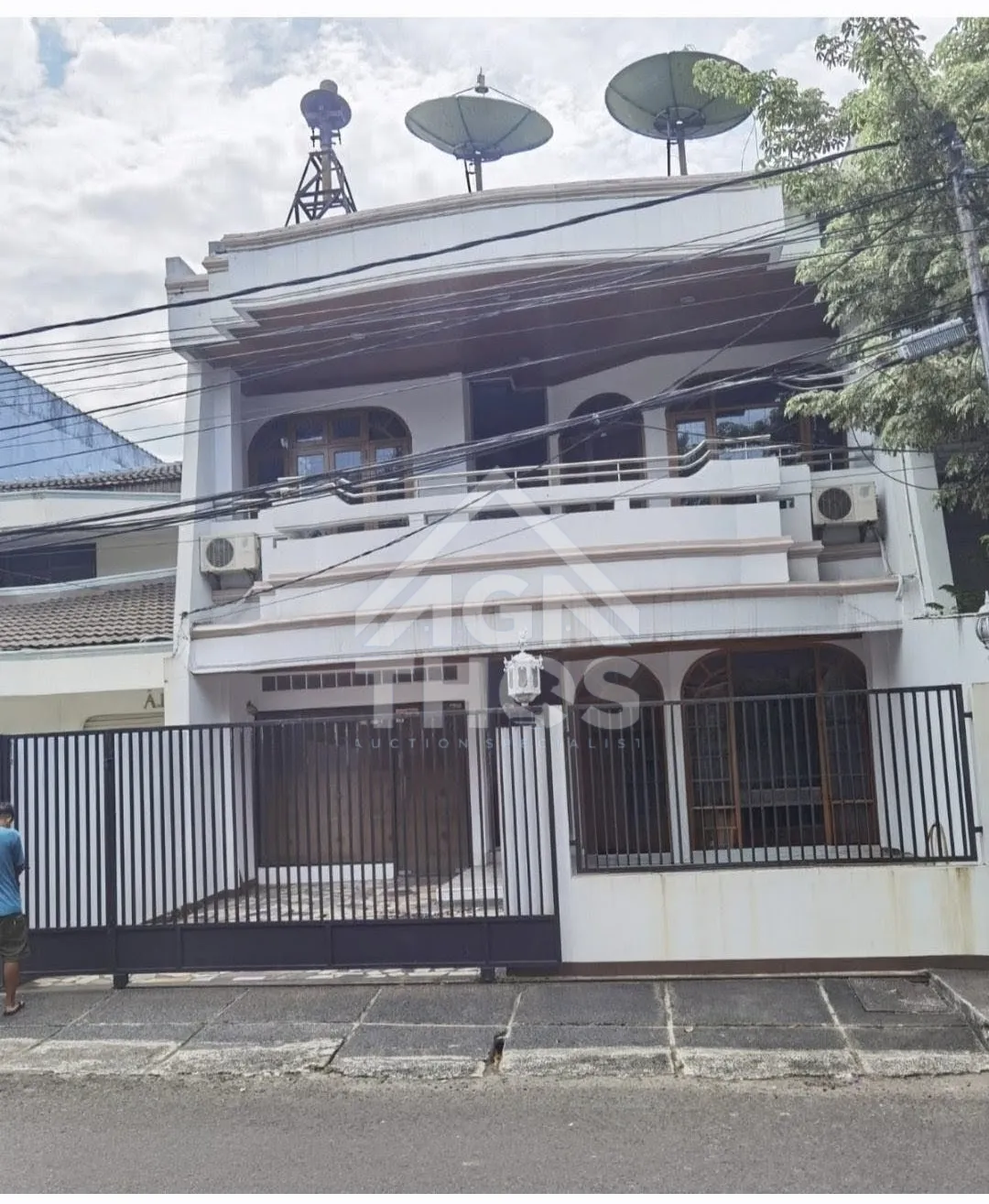 Foto Properti Dijual Rumah 2 1/2 Lantai di Taman Aries