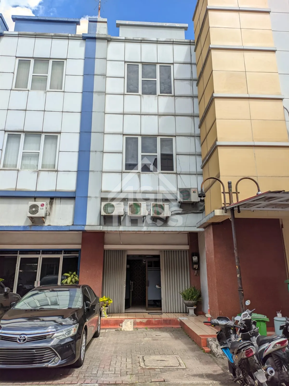 Foto Properti Ruko 3 Lantai di Komplek Ruko Golden Boulevard BSD City, Serpong Utara