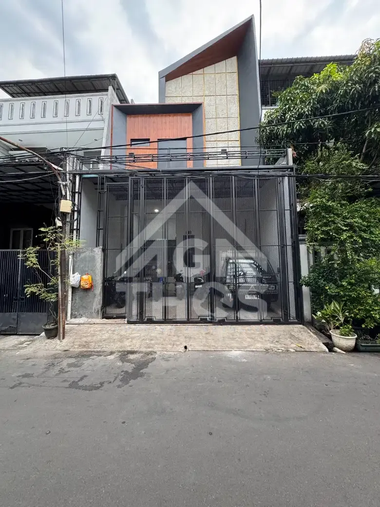 Foto Properti DiJual Rumah 2 Lantai Modern Industrial Siap Huni Di Komplek Duta Mas Grogol Pertamburan Jakarta Barat