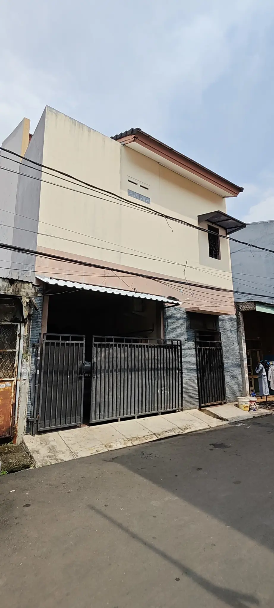 Foto Properti Dijual Rumah Siap Huni Ada Kostan Diatasnya di Jalan Merpati,  Cengkareng - Jakarta Barat