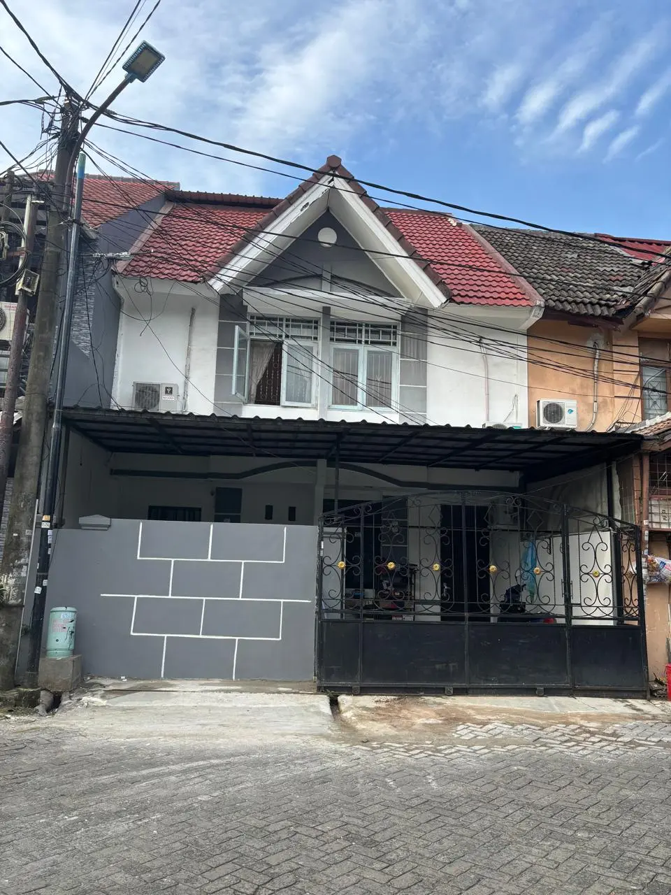 Foto Properti DiJual Rumah Minimalis 2,5 Lantai Siap Huni Di Taman Palem Lestari Jakarta Barat