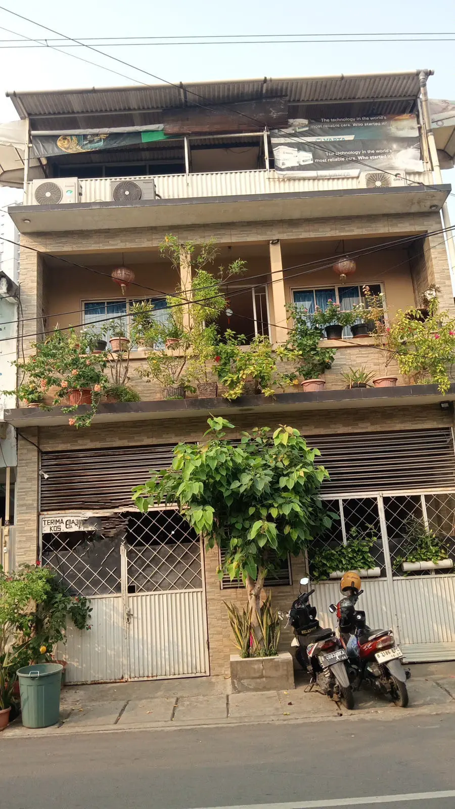 Foto Properti RUMAH KOS2AN 3 LT. DGN 31 KAMAR DAERAH GROGOL DIJUAL HANYA RP. 2,35 M (NEGO)